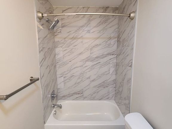 5th image of 1309 W Rockland St #B5