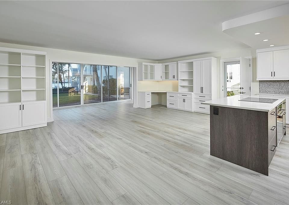 1st image of 322 Harbour DR #105B