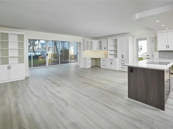 322 Harbour DR #105B, NAPLES, FL 34103