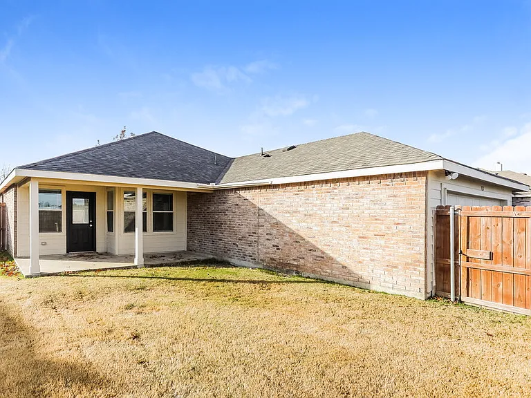 312 Singleton Dr — Photo 16