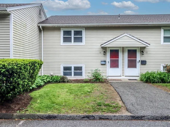 38 Sunny Valley Road APT 11, New Milford, CT 06776