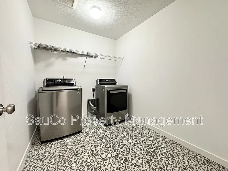 1248 S 28th Ter — Photo 22