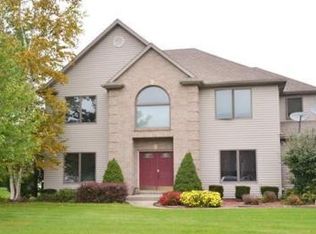 50702 Lakeside Dr, Granger, IN