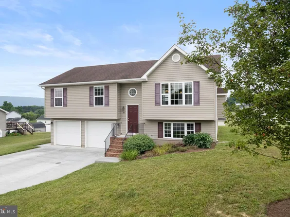82 Silver Ct, Maurertown, VA 22644