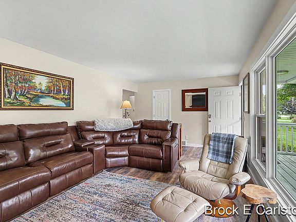 5th image of 1576 Hendrick Rd