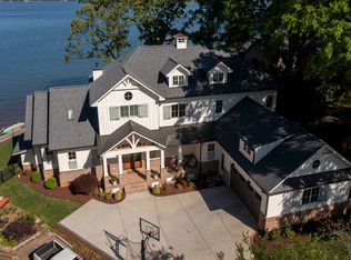 21449 Country Club Dr, Cornelius, NC 28031