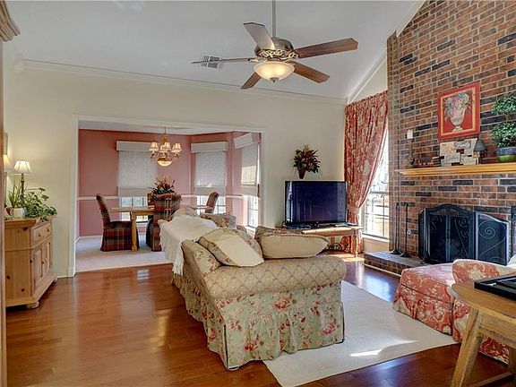 5th image of 1048 Magnolia Dr