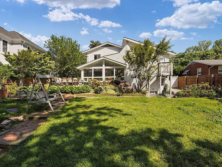 610 Tapawingo Rd SW — Photo 6