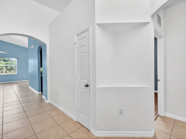 8278 Sumner Ave, Fort Myers, FL 33908