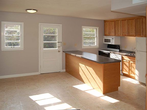 3rd image of 437 Barkley Dr