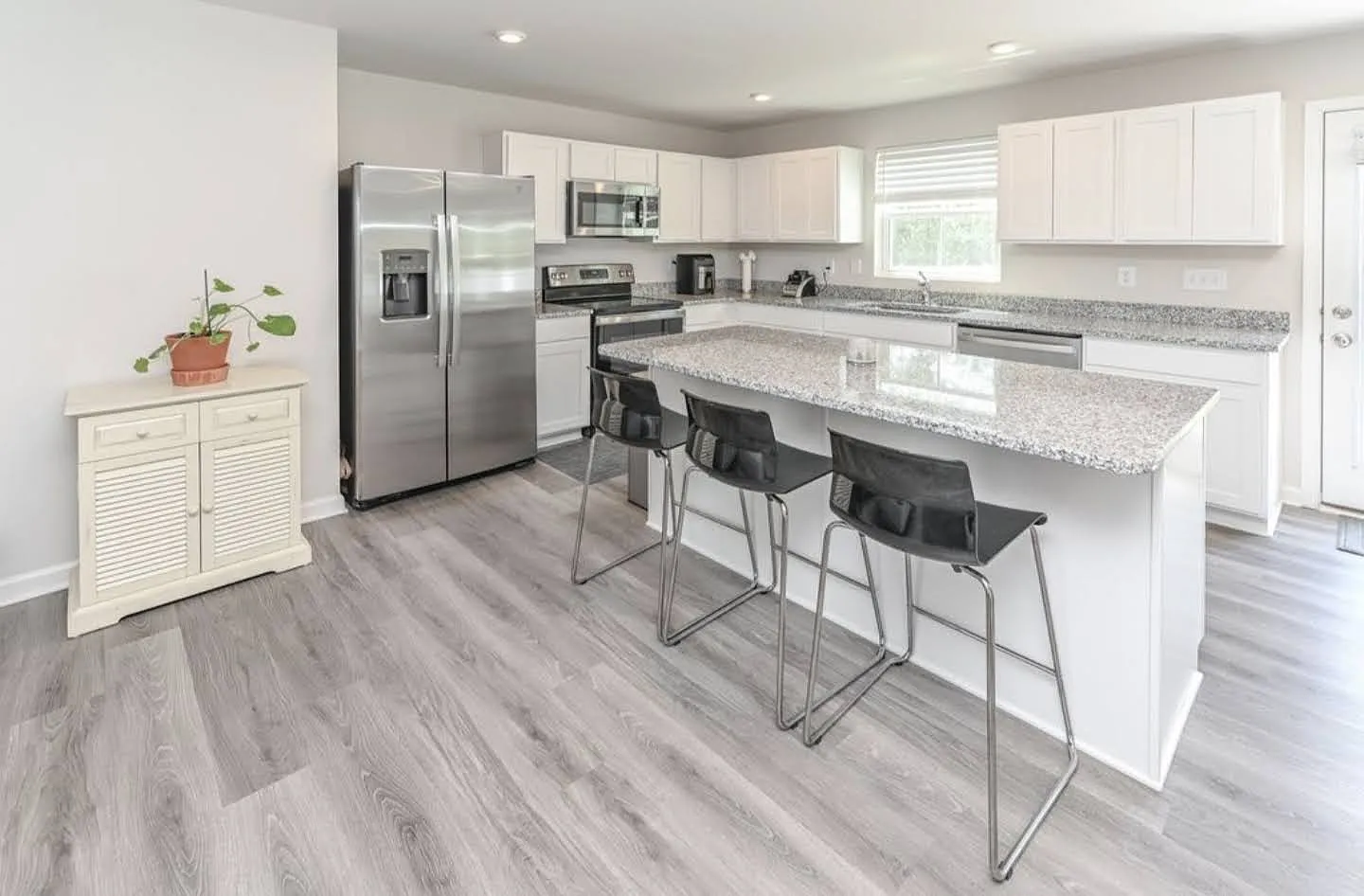 2725 Huntmere Ln — Photo 2