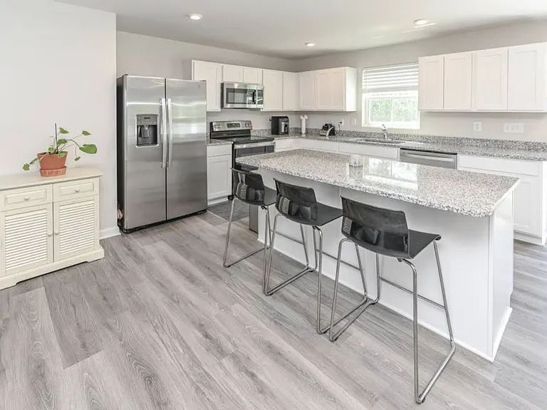 2725 Huntmere Ln — Photo 2
