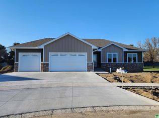 3000 Julia Cir, South Sioux City, NE 68776
