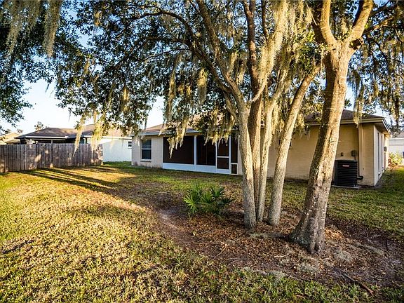 4th image of 144 Seven Oaks Dr