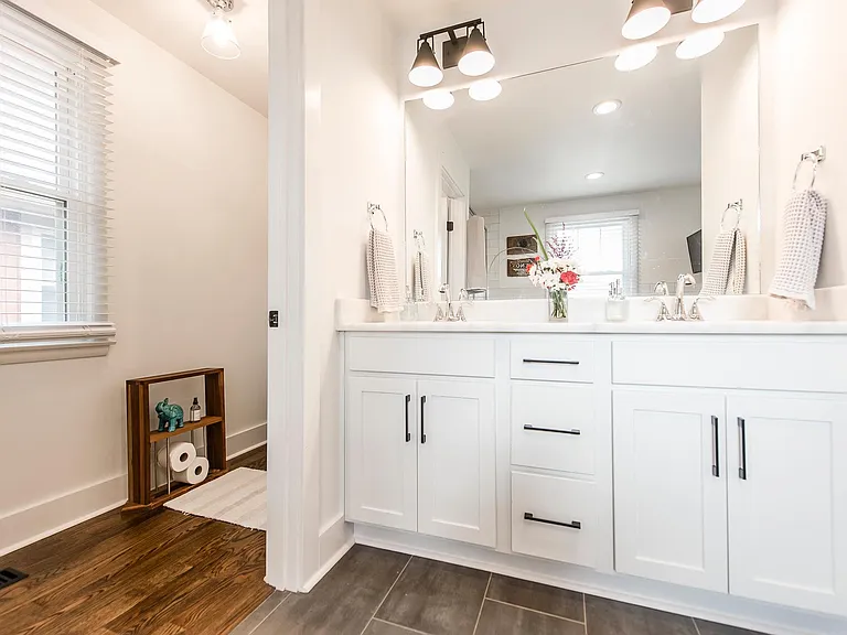 1003 Woods Lake Dr — Photo 46