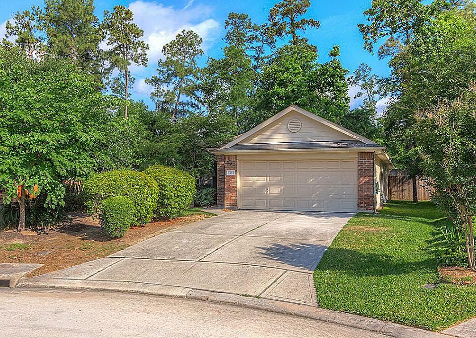 Welcome home to 71 Hockenberry Pl. Double-wide driveway and 2-car garage- plenty of room for you and