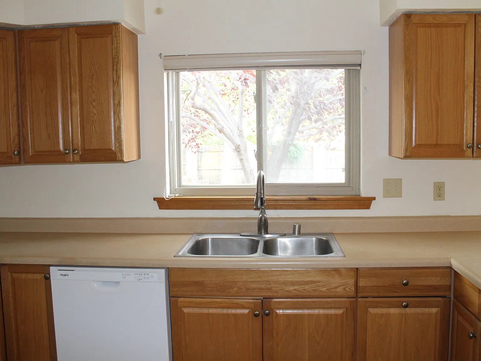 3 bed, 1300 sqft, $2,450 — Photo 4