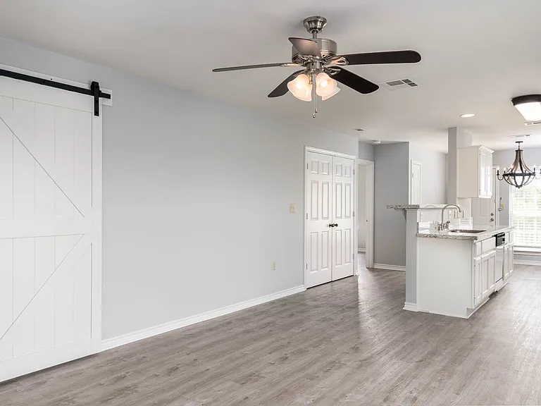 1227 Flying Ace Cir — Photo 3