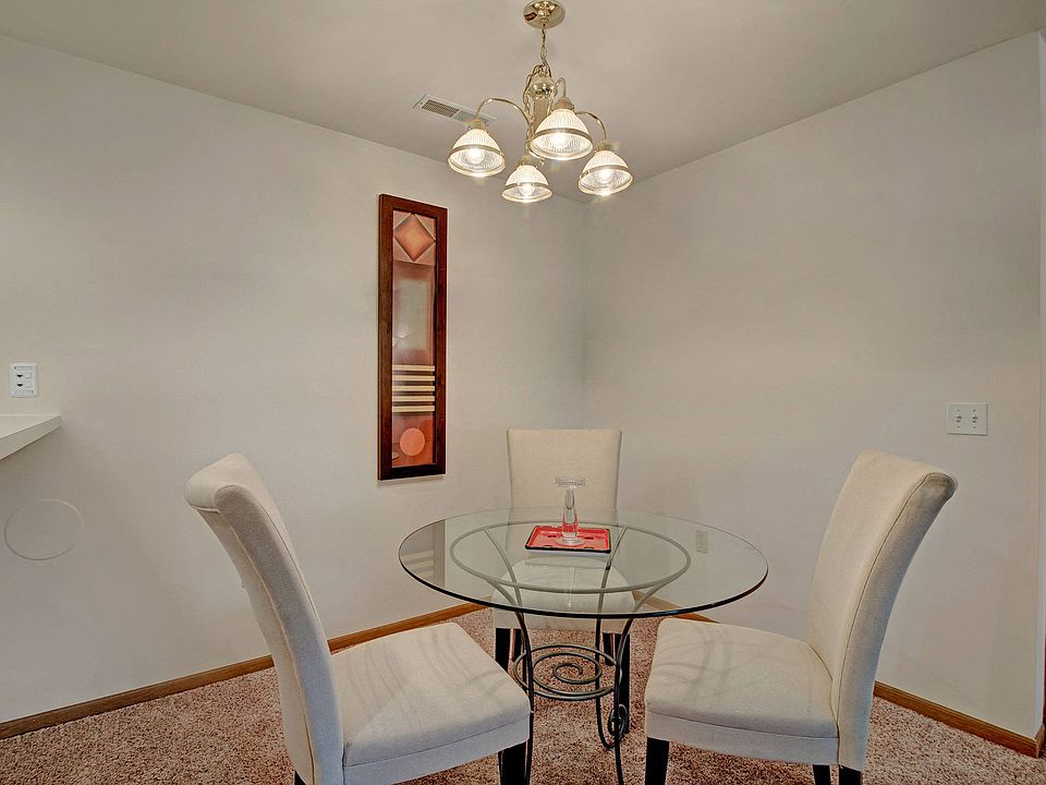 Arbor Ridge Dining Table Set with Three Chairs