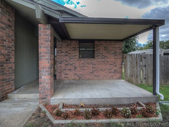 2nd image of 13917 S Hickory Pl