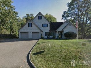 24 Stephenville Pkwy, Edison, NJ 08820