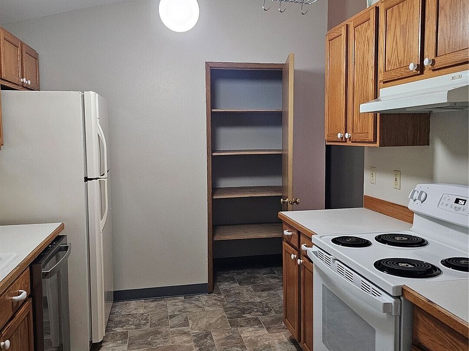 2nd image of 2306 Orchard Street S