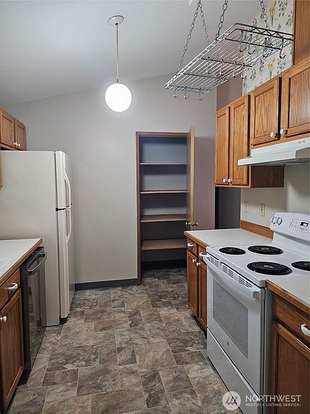 3rd image of 2306 Orchard Street S