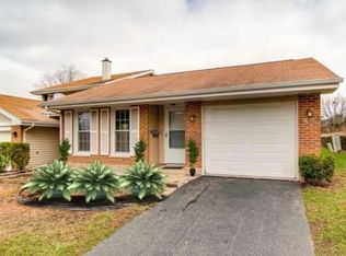 106 Regency Dr, Lombard, IL 60148