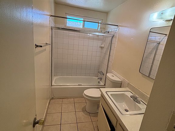 3rd image of 4585 Canoga St #B
