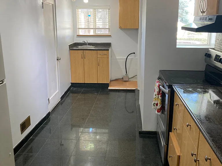 1448 E 37th Ave — Photo 3