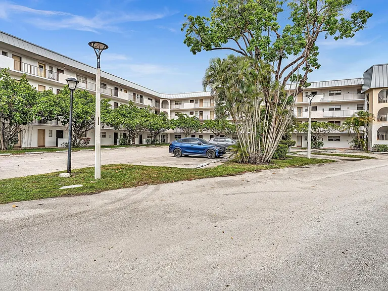 5961 N Falls Circle Dr #309 — Photo 16