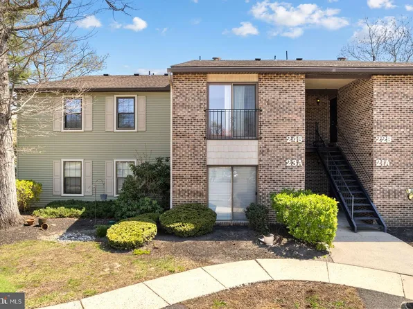 24 W Bluebell Ln, Mount Laurel, NJ 08054