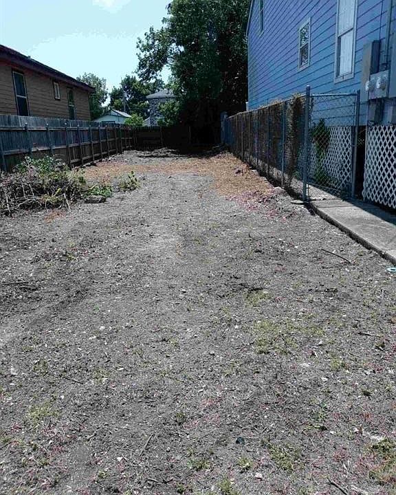 1st image of 927 Saint Maurice Ave