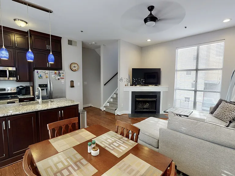 2061 Atherton Heights Ln — Photo 3