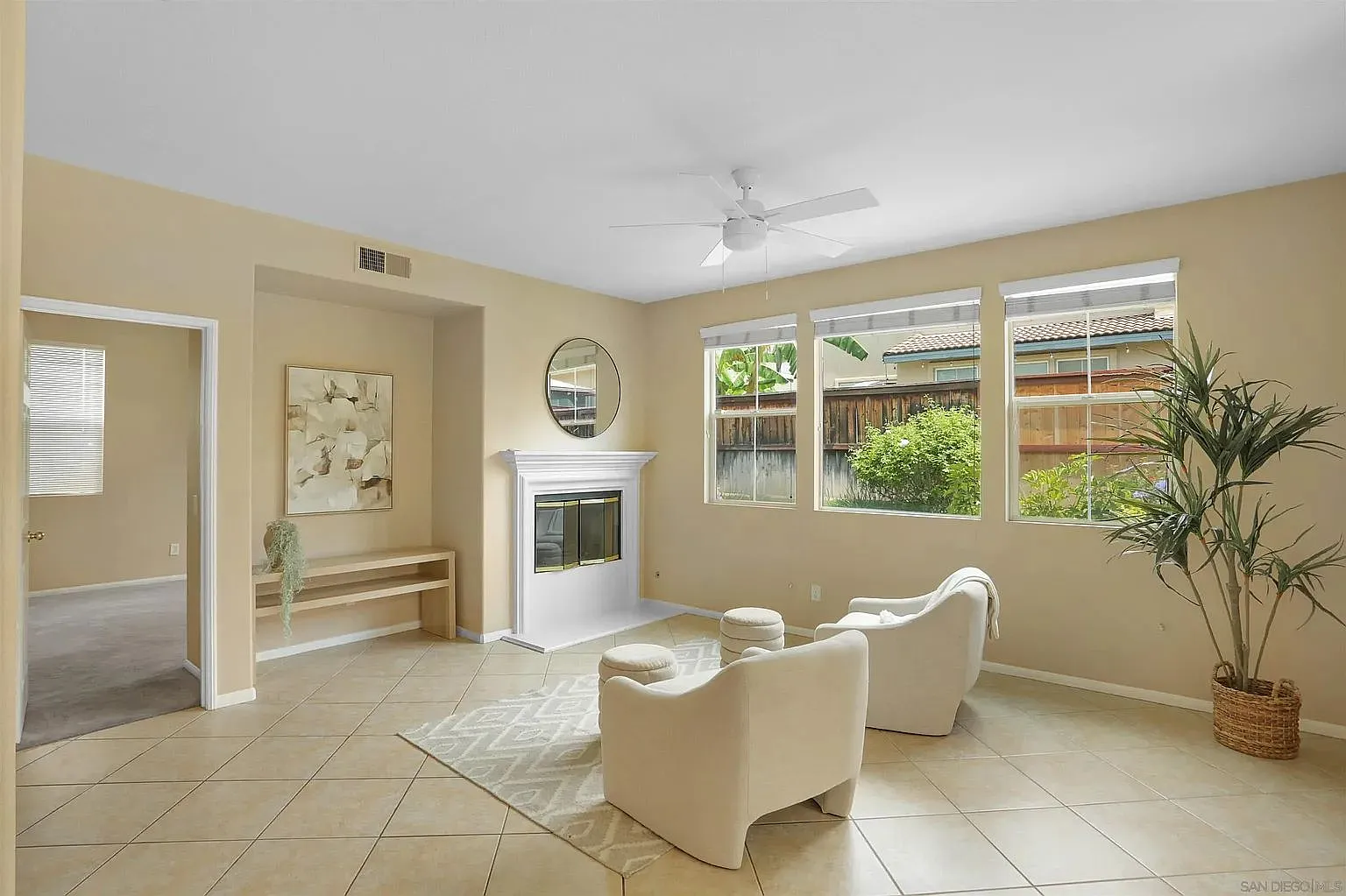 4 bed, 2349 sqft, $4,548 — Photo 4
