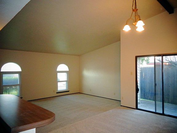 5th image of 7326 Oakmore Dr