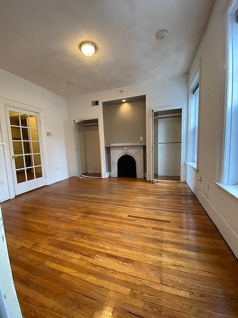 2nd image of 327 Hanover St #2