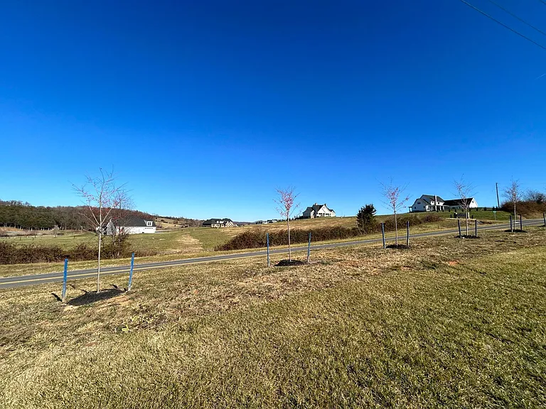 3695 Mayfield Rd — Photo 15