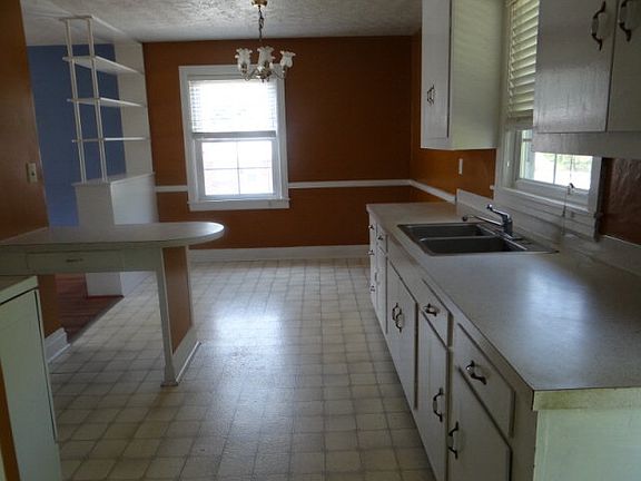5th image of 906 N Franklin Ave