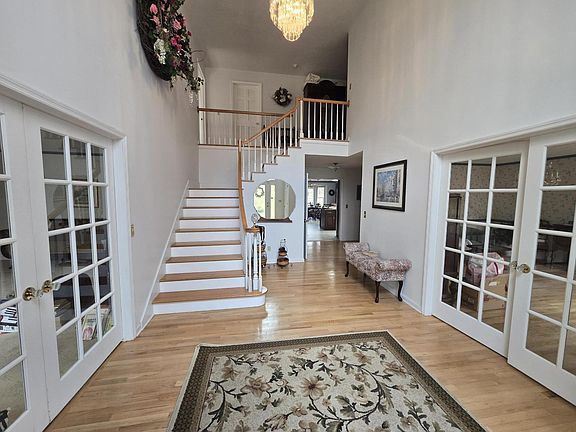 5th image of 403 Mountain Laurel Rd