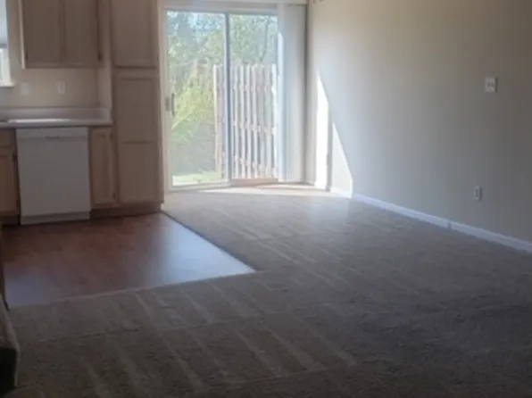 1262 NW Phelps Ct, Grain Valley, MO 64029