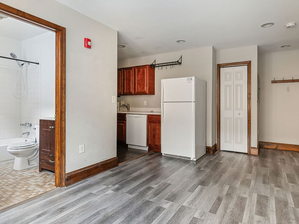 1st image of 5101-21 Walnut St #B200
