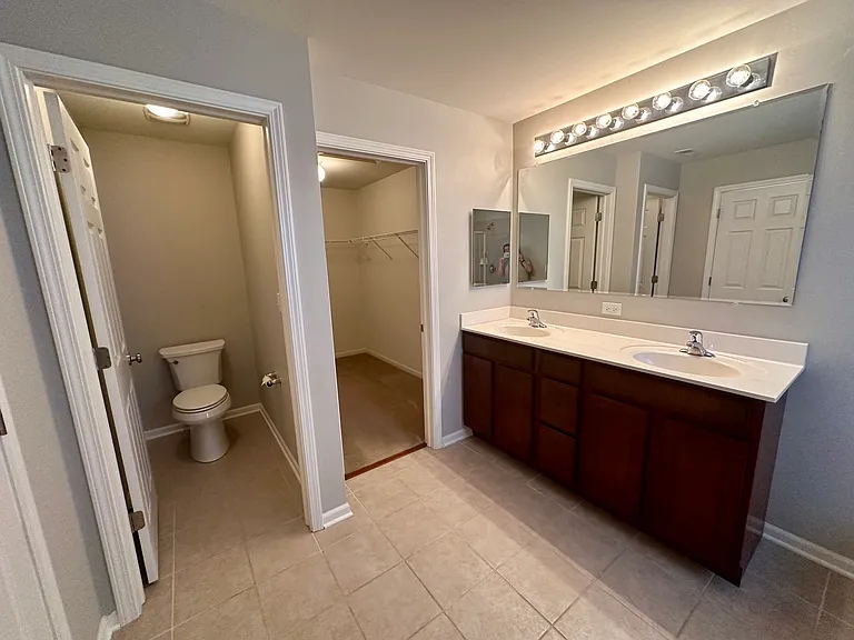 407 Blackstone Ave #0 — Photo 11