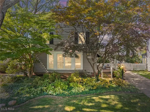 2644 Hampton Rd, Rocky River, OH 44116