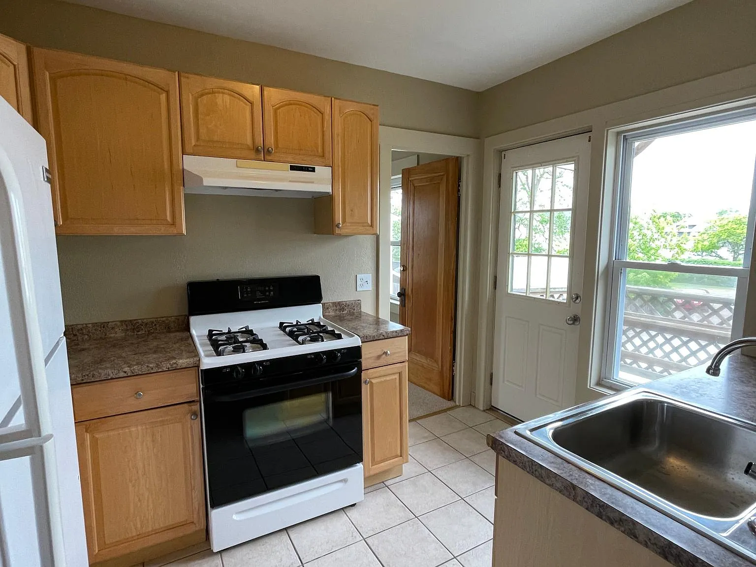 2 bed, 700 sqft, $1,295 — Photo 1