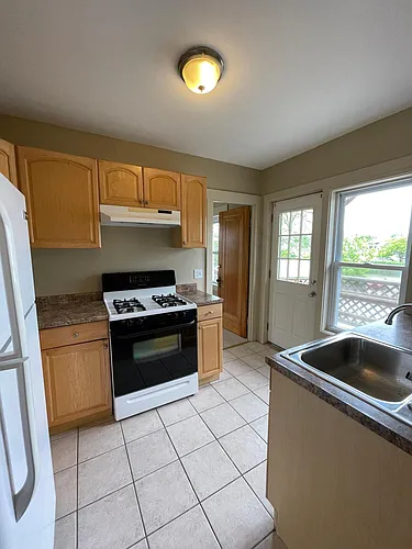 253 W Hazeltine Ave #18 Photo 1