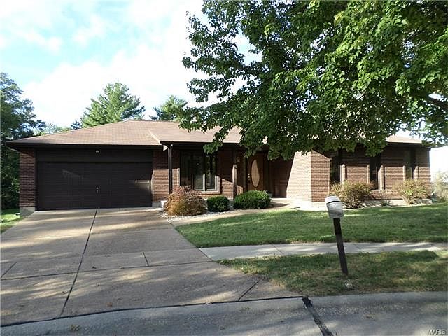 1st image of 716 Fairington View Dr