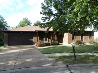 716 Fairington View Dr, Saint Louis, MO 63129
