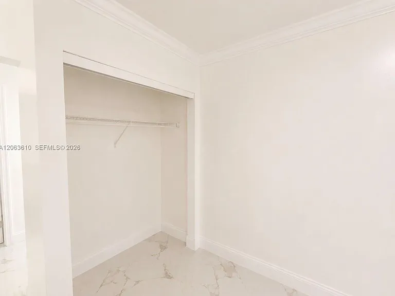 6049 SW 39th St — Photo 16