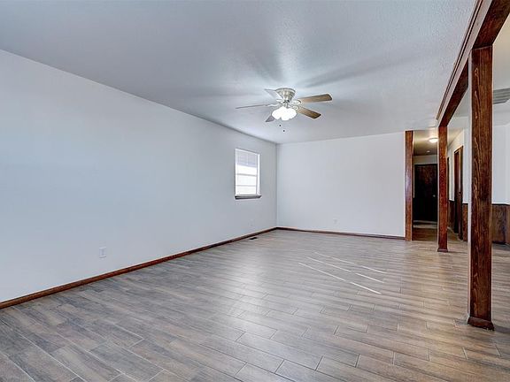 5th image of 423 S Woodland Dr